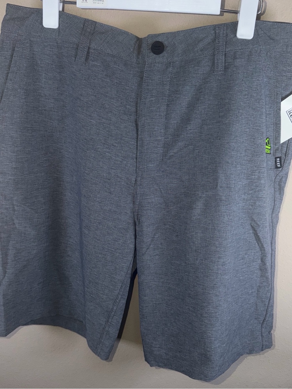 NWT Reef Shorts Size 33 Gray Avalon Walk Short